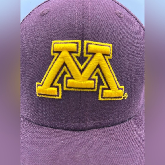 🏈 - Minnesota Golden Gophers ball cap. Goldie - Picture 4 of 10